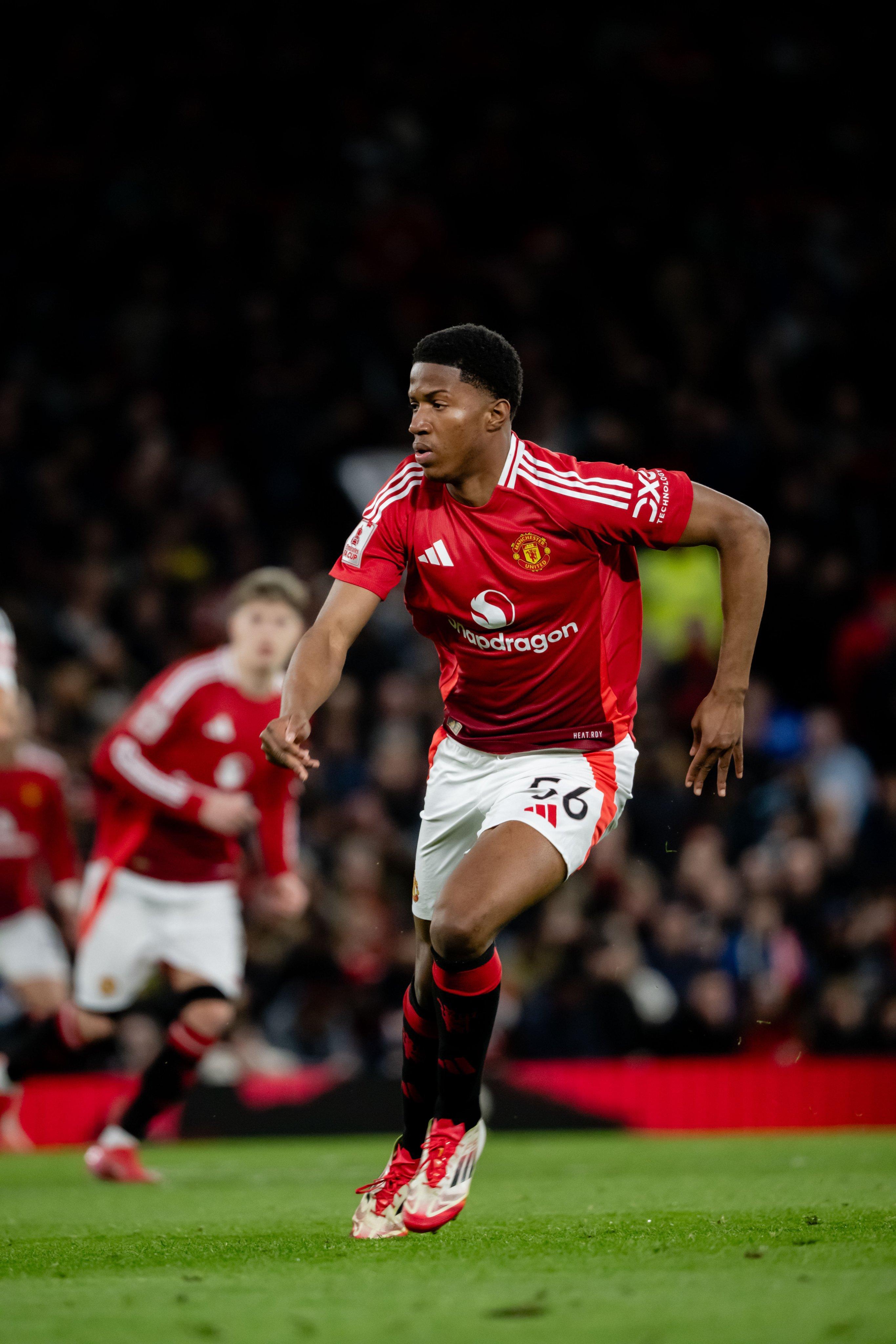 九游娱乐教练-英格兰防守稳固，主场大胜锁定前四的简单介绍