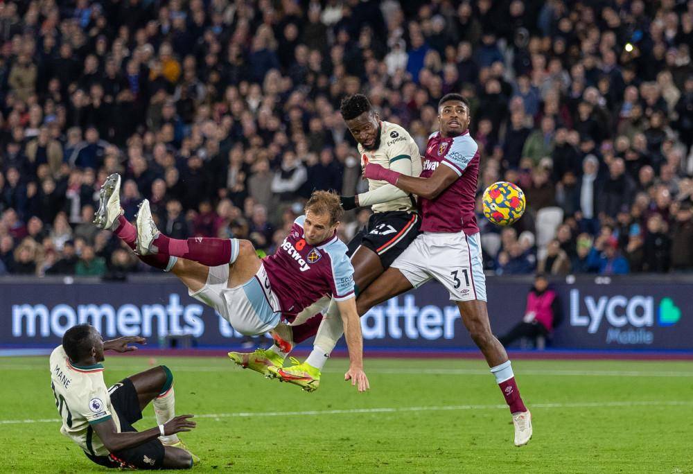 包含西汉姆联队在场上表现突出，取得胜利的词条