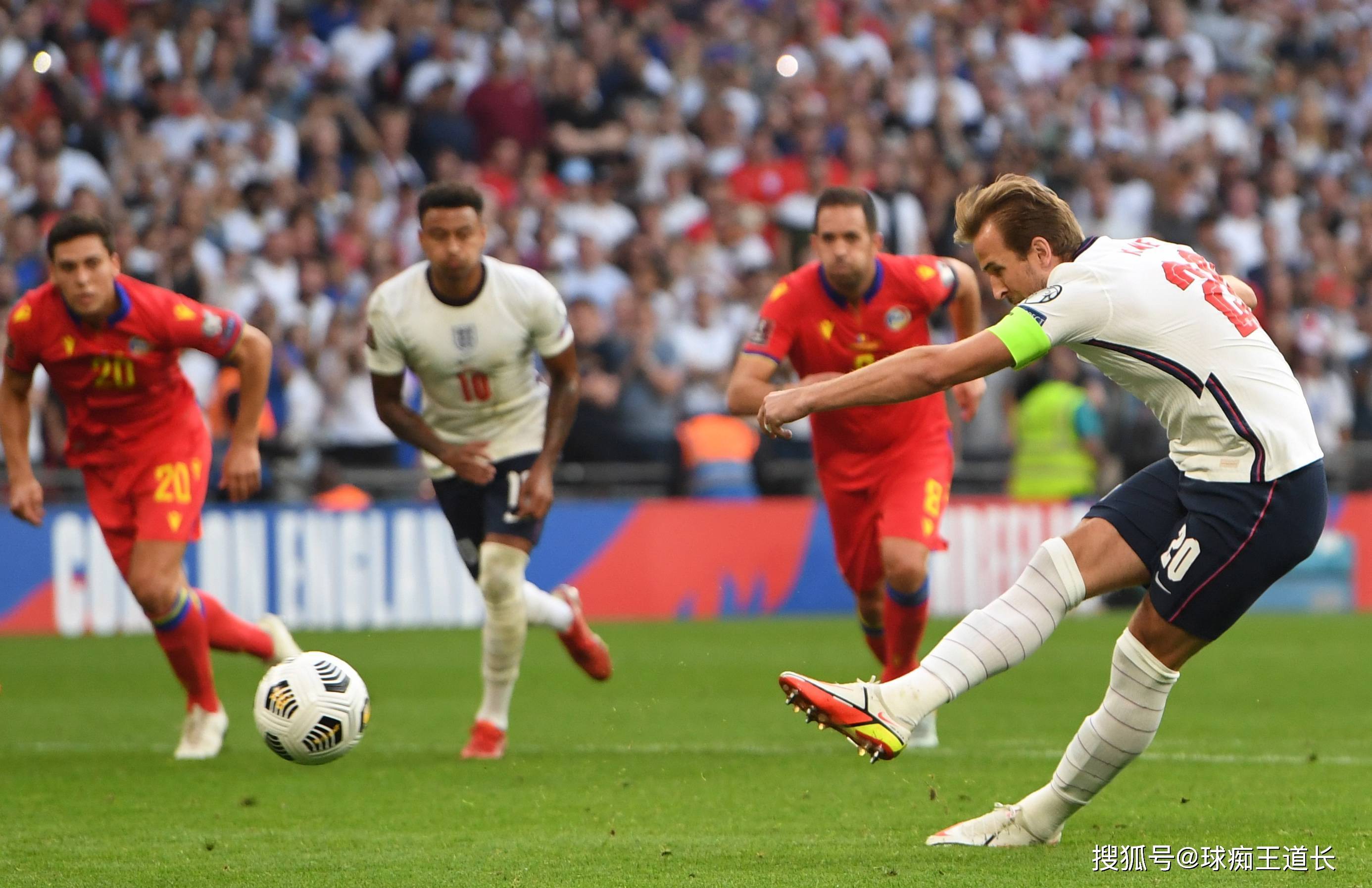 足球比赛中的精彩瞬间将成为人们津津乐道