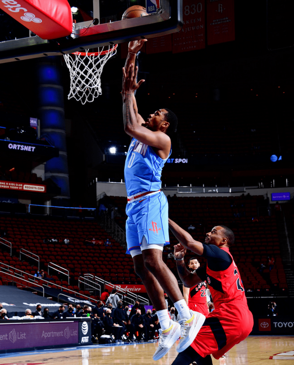 关于猛龙队全队表现出色赢得比赛中心舞台的信息