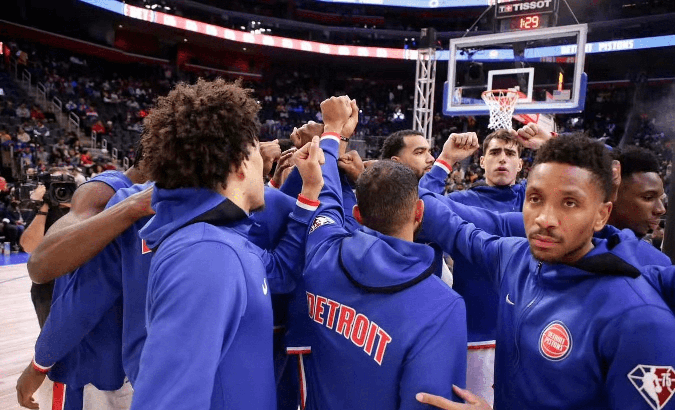 黄蜂主场力克公牛,比林斯全场22分 黄蜂主场力克公牛,比林斯全场22分