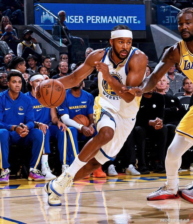 九游娱乐网站入口-勇士大胜湖人，终结对手5连胜的简单介绍