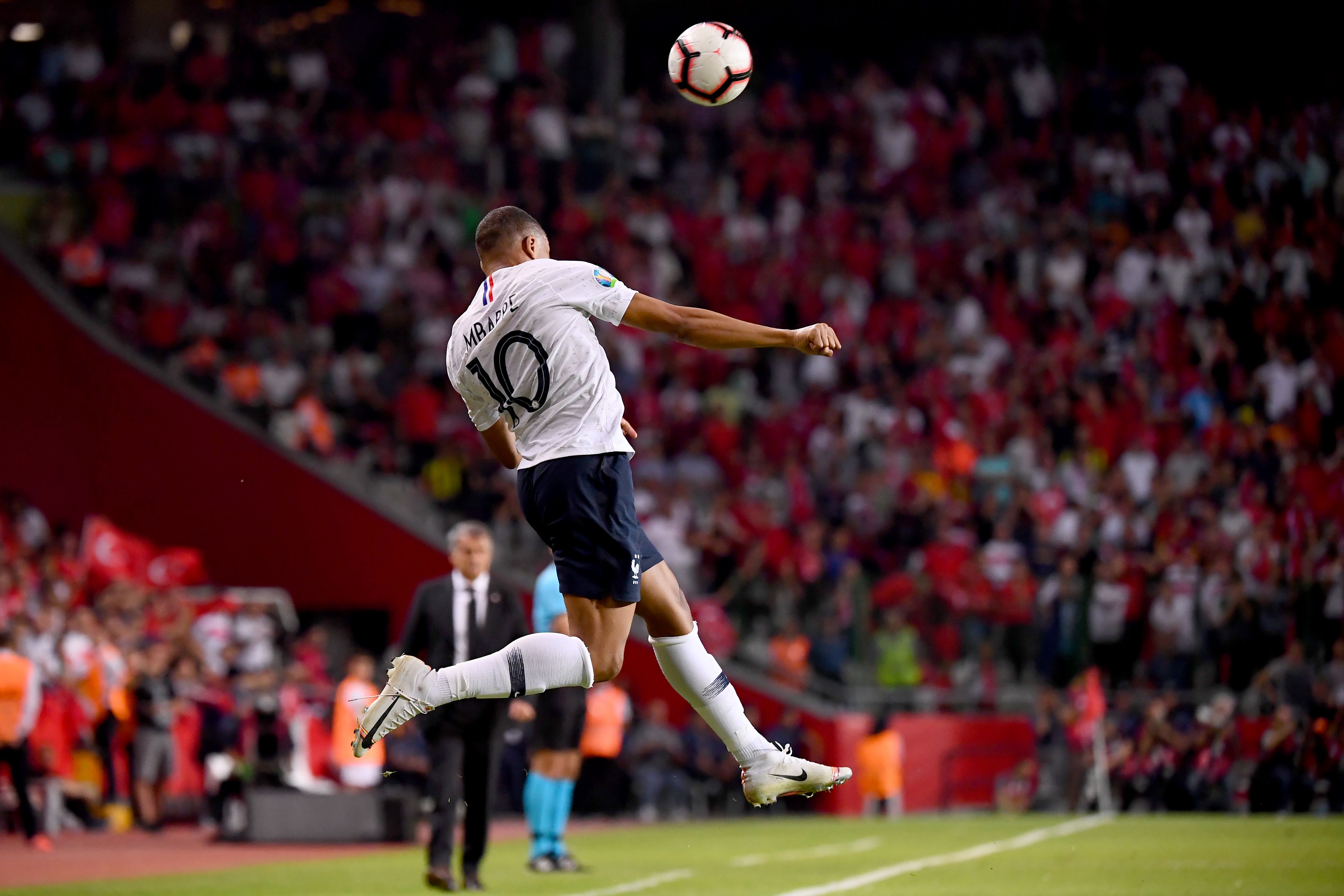 九游娱乐app下载地址-包含智利队夺得冠军，欧预赛备受瞩目的词条