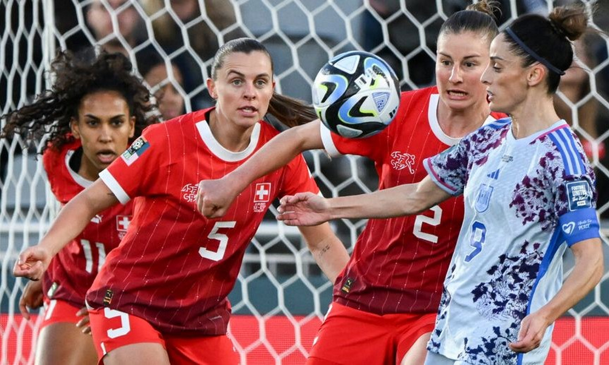 九游娱乐网页版入口-包含瑞士女足队员角逐激烈，最终获胜的词条