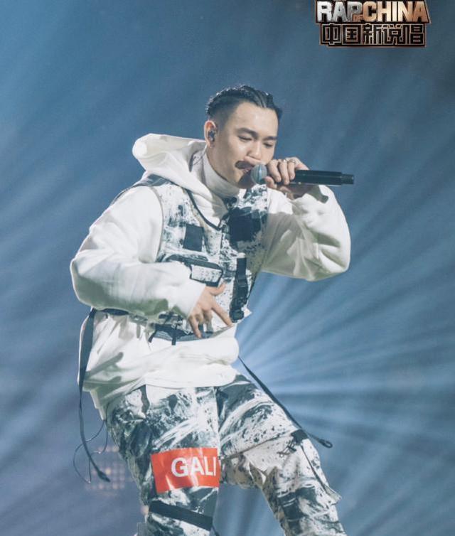 包含异军突起前无古人的新冠军诞生的词条